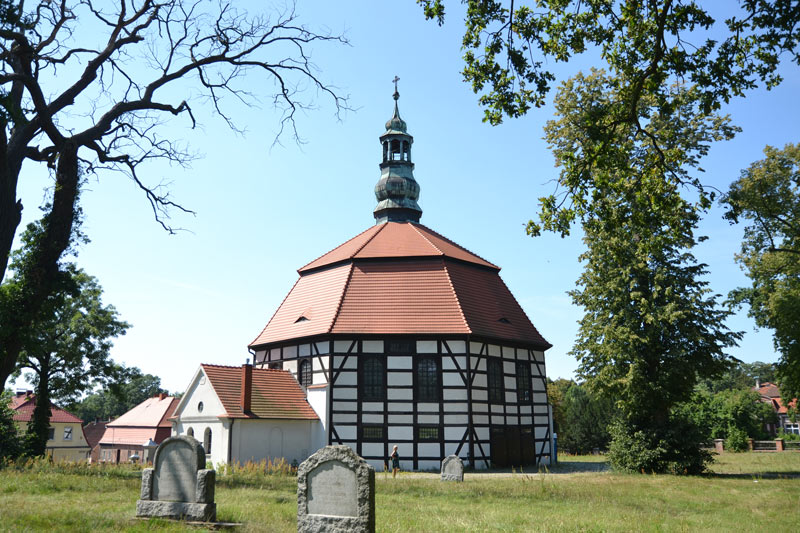 Kościól w formie rotundy w Sułowie