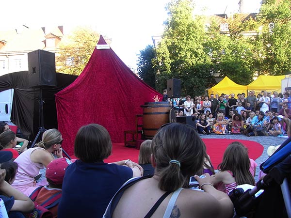  2 ręce 3 stopy (2 mains 3 pieds) Warszawa 