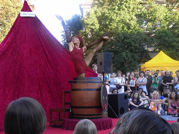 2 ręce 3 stopy (2 mains 3 pieds)