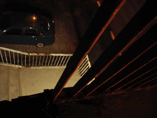 kładka dla pieszych nad ulicą